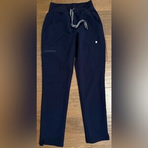 Figs navy yola skinny scrub pants. Navy size XS.